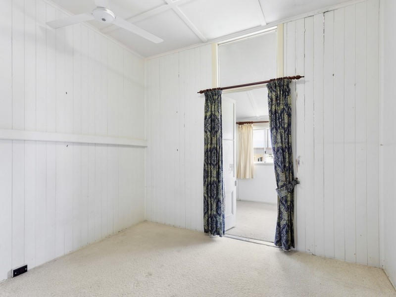 98 Hornibrook Esplanade, Clontarf QLD 4019