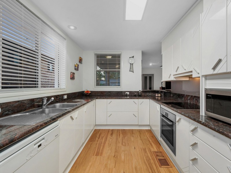 21 Kennedy Esplanade, Scarborough QLD 4020