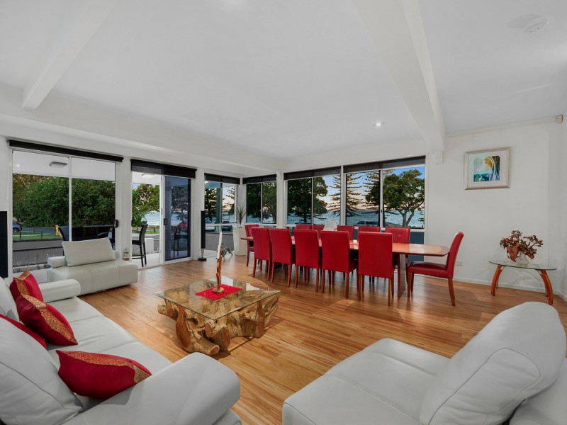 21 Kennedy Esplanade, Scarborough QLD 4020