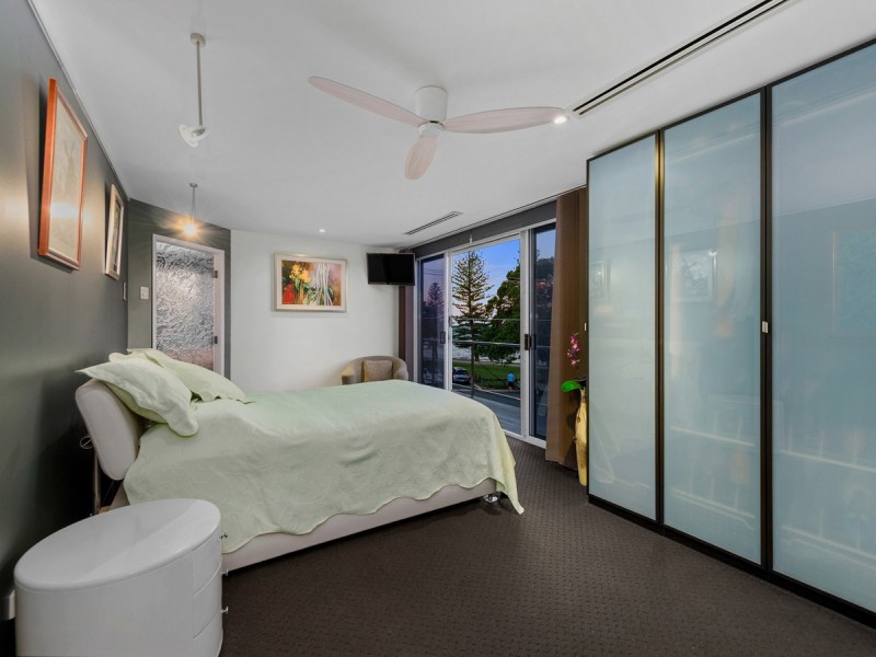 21 Kennedy Esplanade, Scarborough QLD 4020