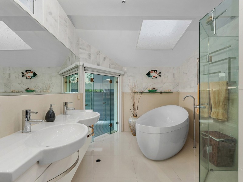 21 Kennedy Esplanade, Scarborough QLD 4020