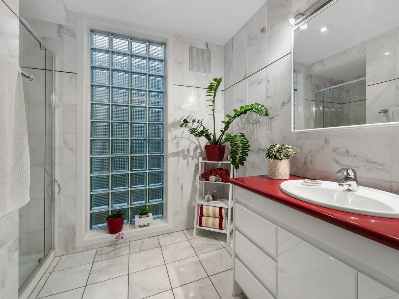 21 Kennedy Esplanade, Scarborough QLD 4020