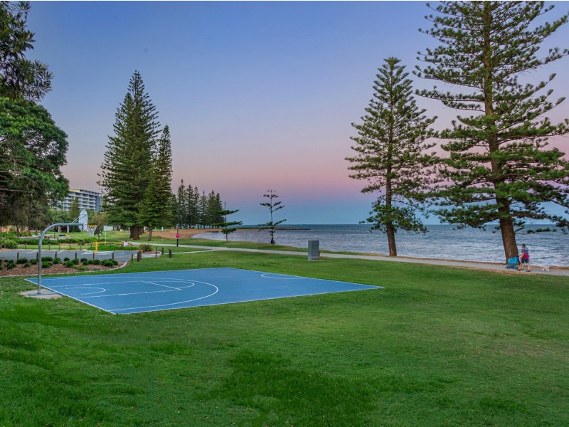 21 Kennedy Esplanade, Scarborough QLD 4020