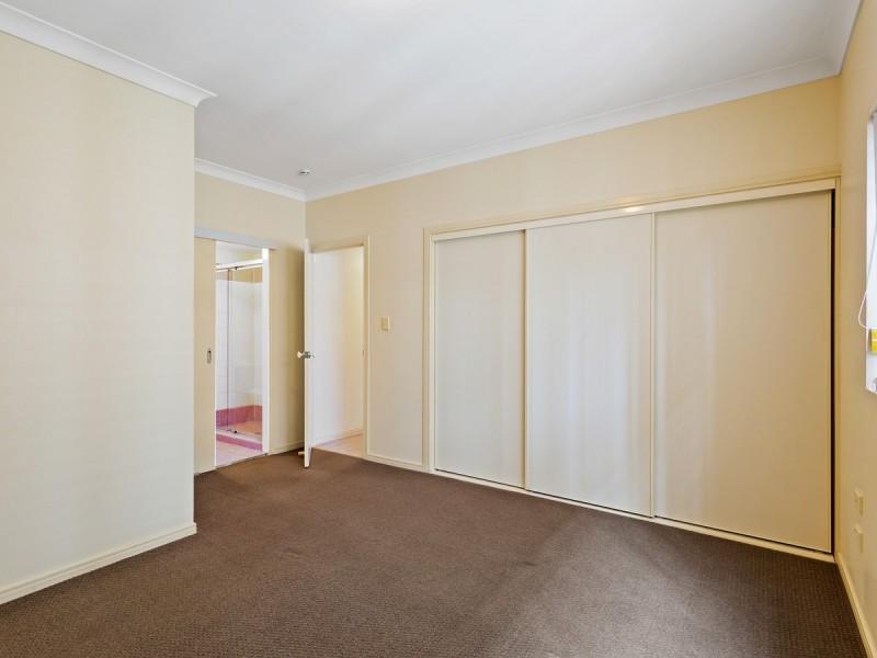 6/2-4 Henry Street, Redcliffe QLD 4020