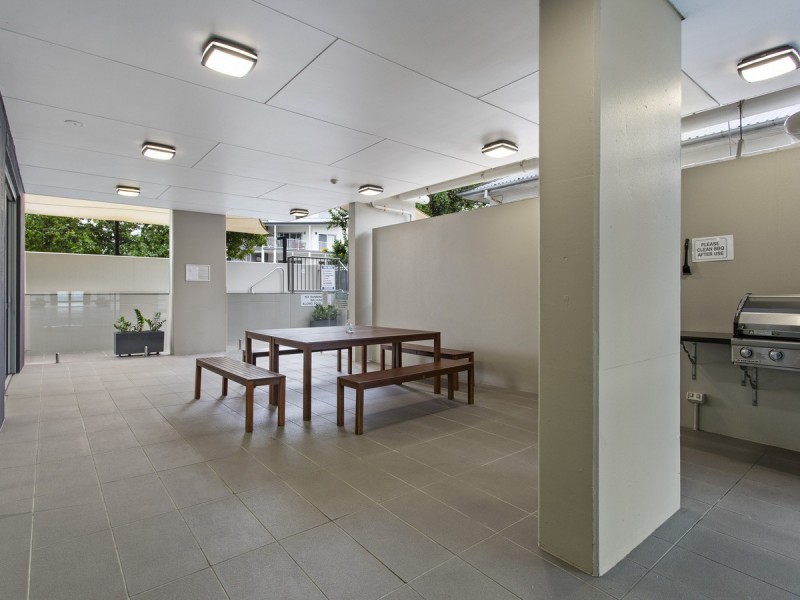 42/80 Hornibrook Esplanade, Clontarf QLD 4019