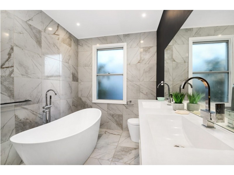 169 Scarborough Road, Redcliffe QLD 4020