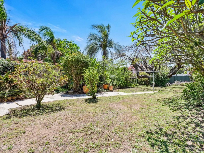 98 Hornibrook Esplanade, Clontarf QLD 4019