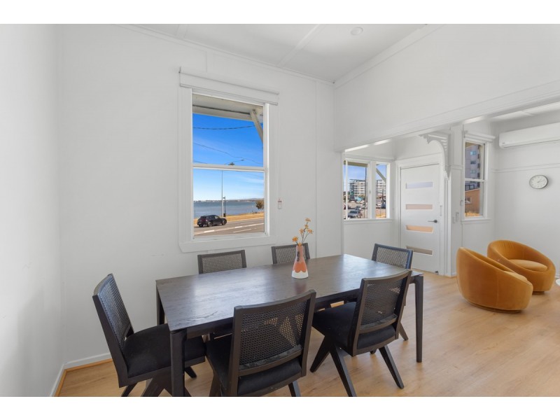 98 Hornibrook Esplanade, Clontarf QLD 4019