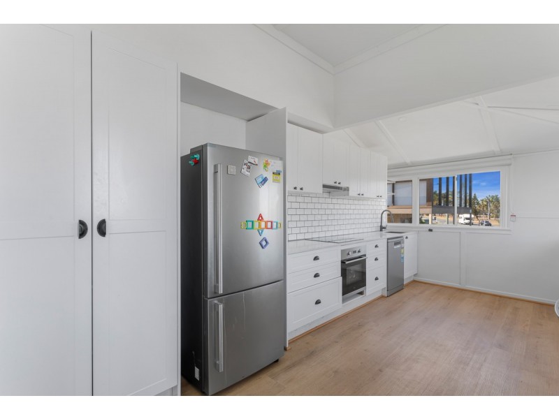 98 Hornibrook Esplanade, Clontarf QLD 4019