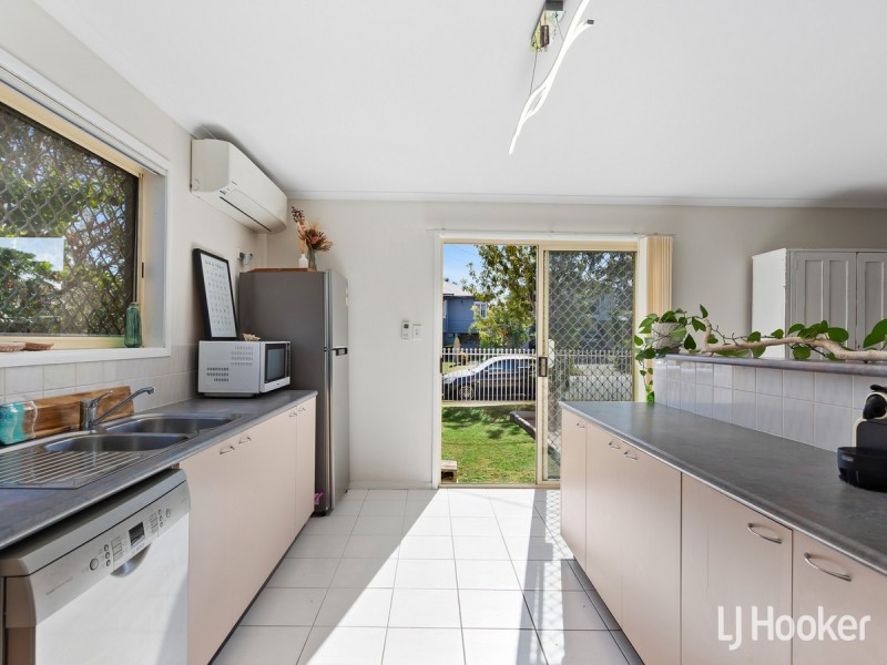 2/23-27 Bailey Street, Woody Point QLD 4019
