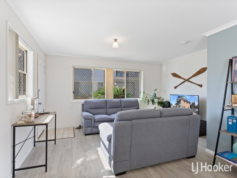 2/23-27 Bailey Street, Woody Point QLD 4019
