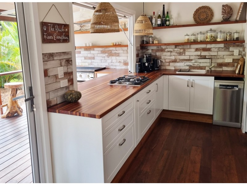 93 The Strand, Bulwer QLD 4025