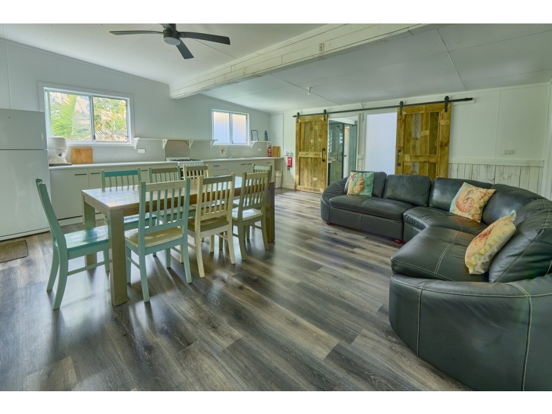 93 The Strand, Bulwer QLD 4025