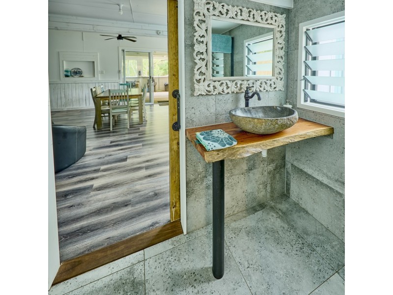 93 The Strand, Bulwer QLD 4025