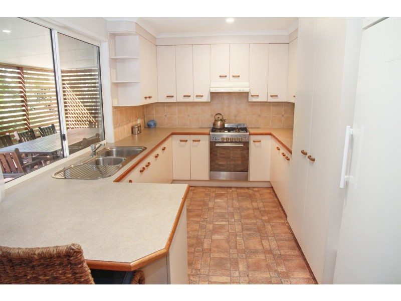 8 Owens Place, Bulwer QLD 4025