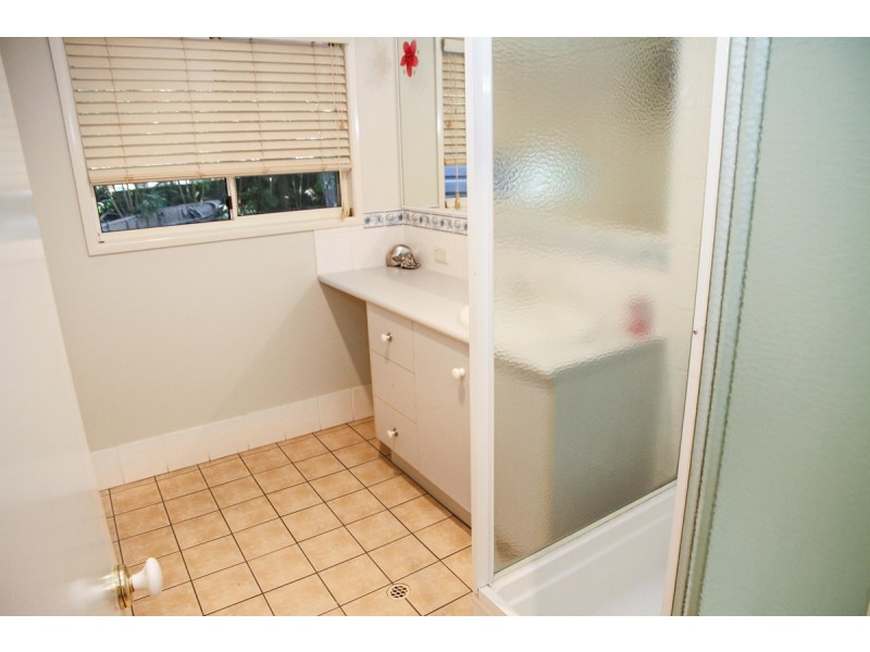 8 Owens Place, Bulwer QLD 4025