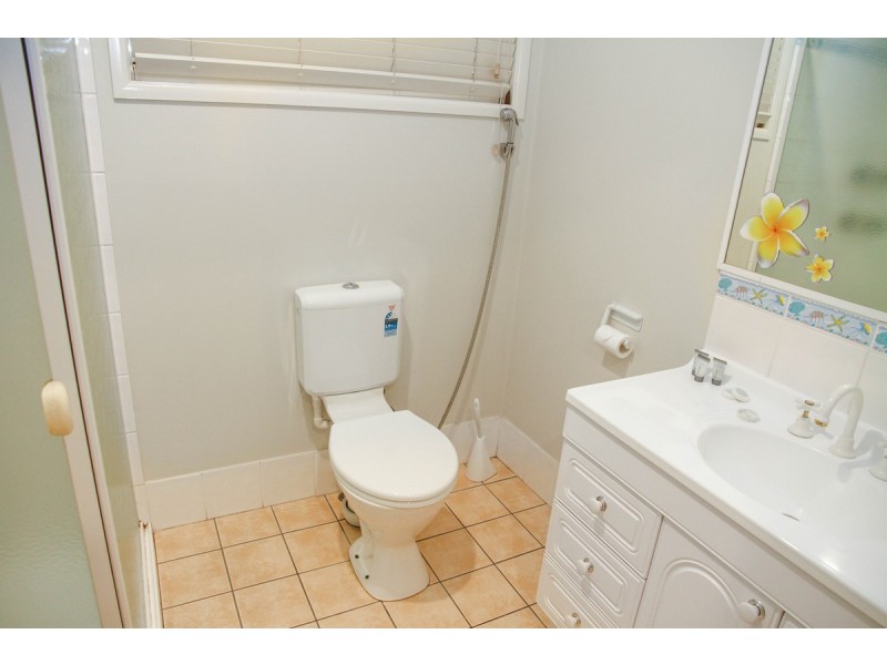 8 Owens Place, Bulwer QLD 4025