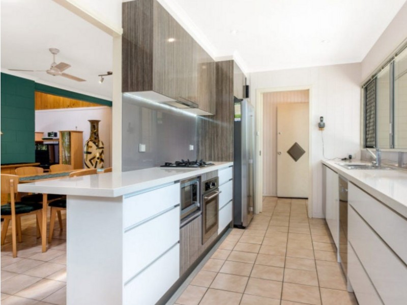 37 King Street, Woody Point QLD 4019