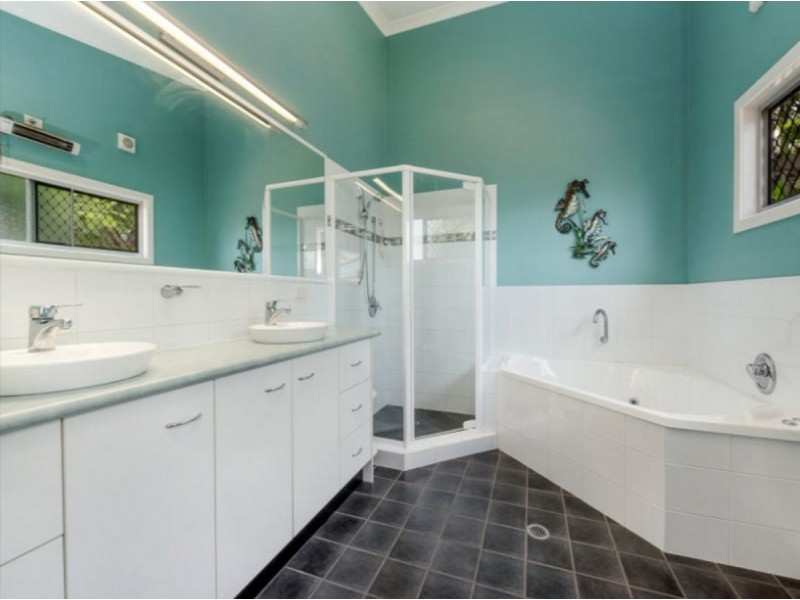 37 King Street, Woody Point QLD 4019