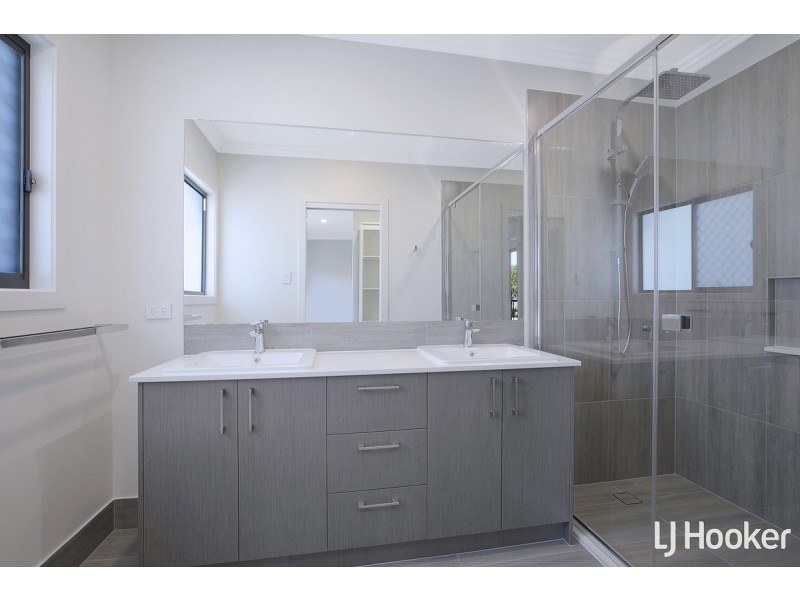 2/8 Meredith Street, Redcliffe QLD 4020