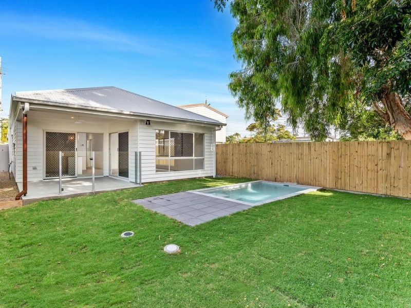 135 Scarborough Road, Redcliffe QLD 4020