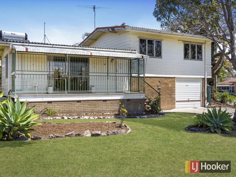 37 Pearl Street, Scarborough QLD 4020