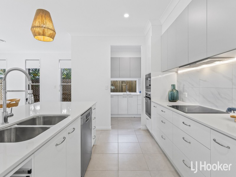 8 Manley Street, Redcliffe QLD 4020