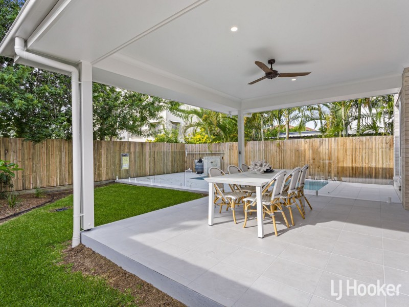8 Manley Street, Redcliffe QLD 4020