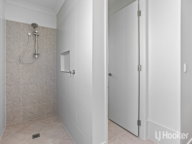 16 Robert Street, Clontarf QLD 4019