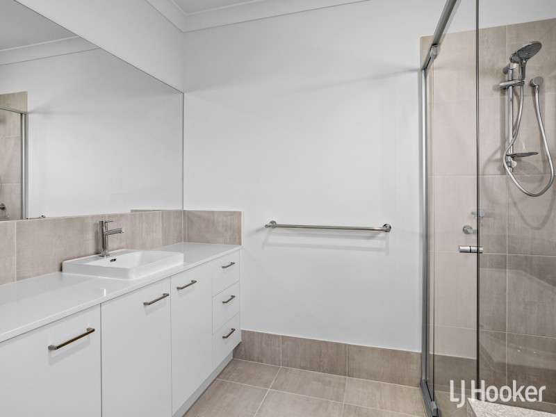 16 Robert Street, Clontarf QLD 4019