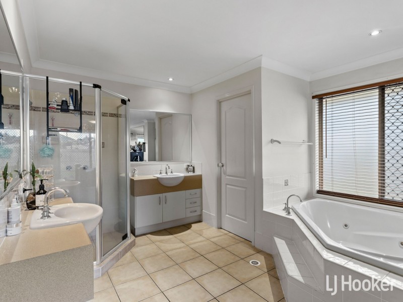 8 Amity Drive, Rothwell QLD 4022