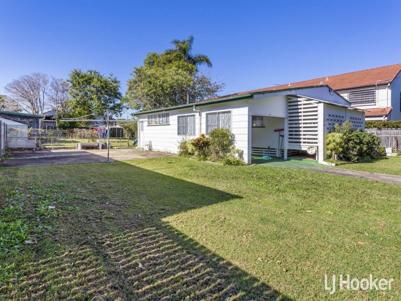 2a Samuel Street, Woody Point QLD 4019