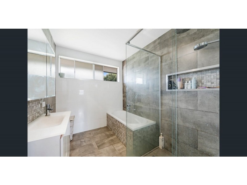 18 Dale Street, Clontarf QLD 4019