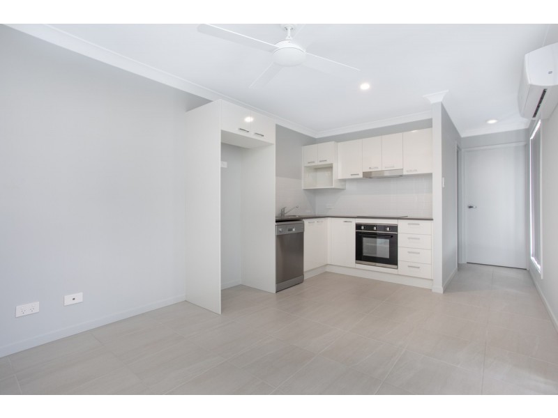 2/5 Woodlands Avenue, Petrie QLD 4502