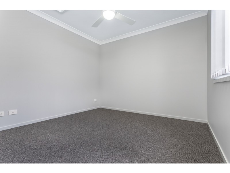 2/5 Woodlands Avenue, Petrie QLD 4502