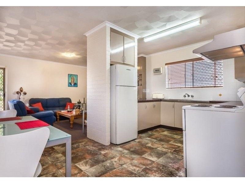 1/8 Ellen Street, Woody Point QLD 4019