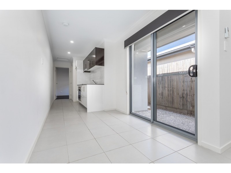 2/82 Jones Street, Rothwell QLD 4022