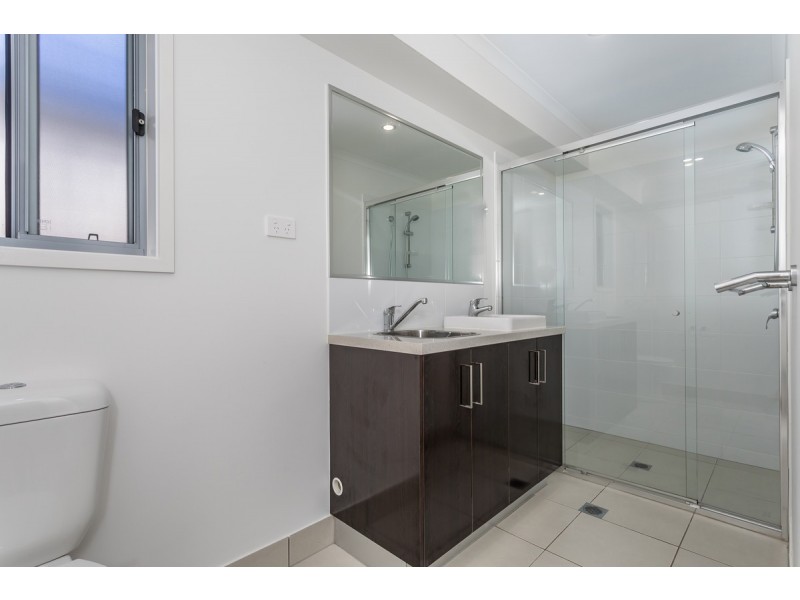 2/82 Jones Street, Rothwell QLD 4022