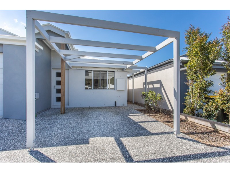 2/82 Jones Street, Rothwell QLD 4022