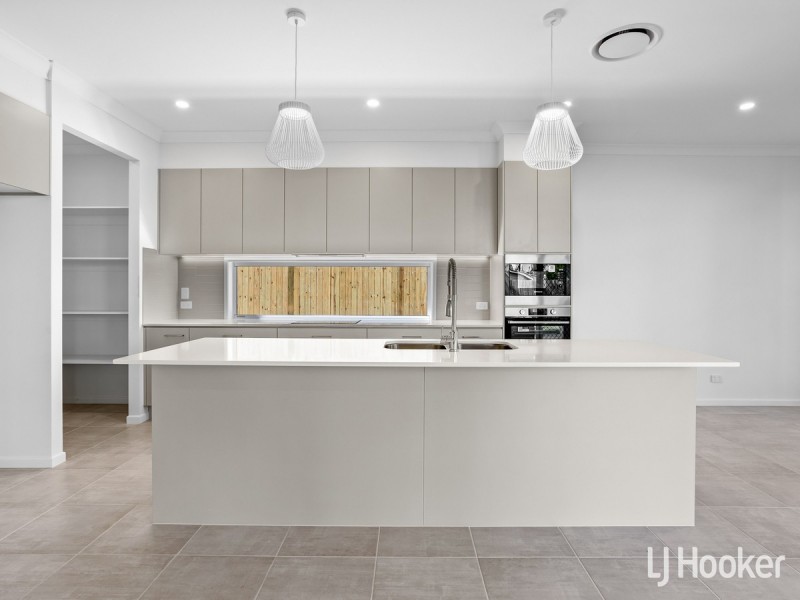 16 Robert Street, Clontarf QLD 4019