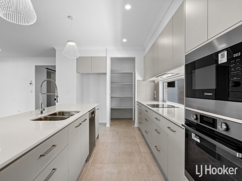 16 Robert Street, Clontarf QLD 4019