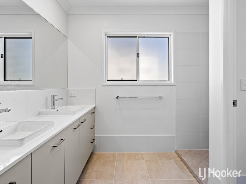 16 Robert Street, Clontarf QLD 4019