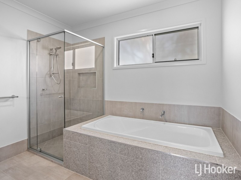 16 Robert Street, Clontarf QLD 4019