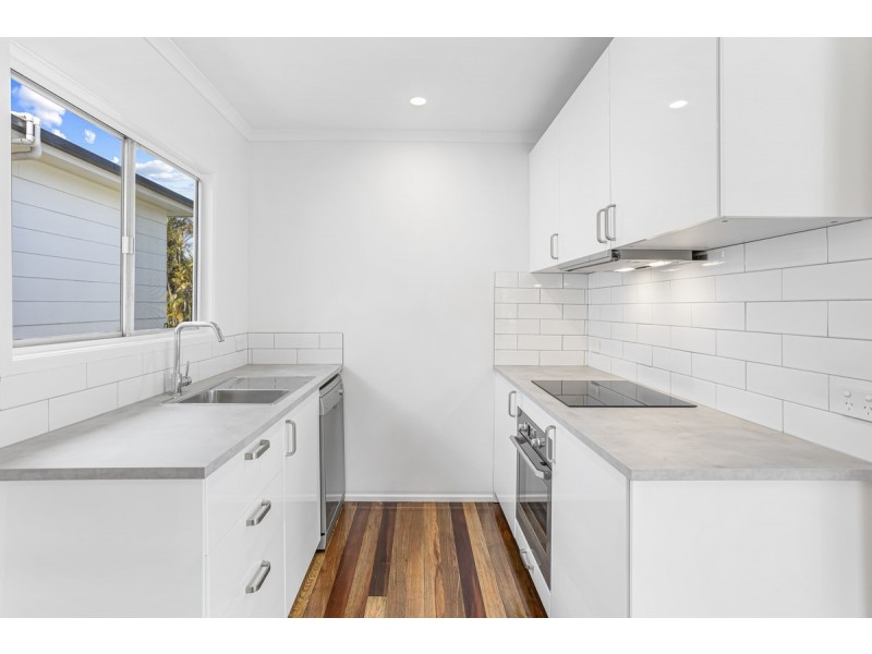 98 Sportsground Street, Redcliffe QLD 4020