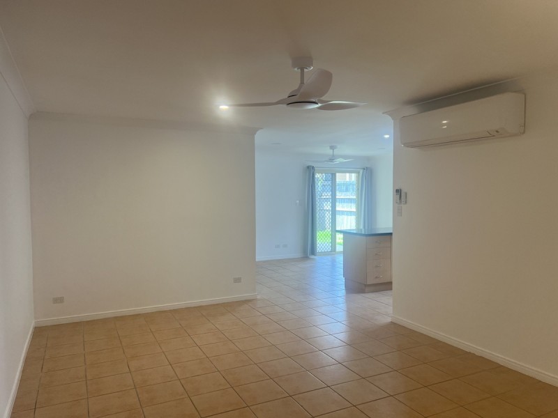 1/11 Lady Bowen Parade, Rothwell QLD 4022