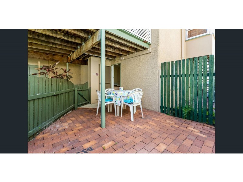 2/13 Annie Street, Woody Point QLD 4019