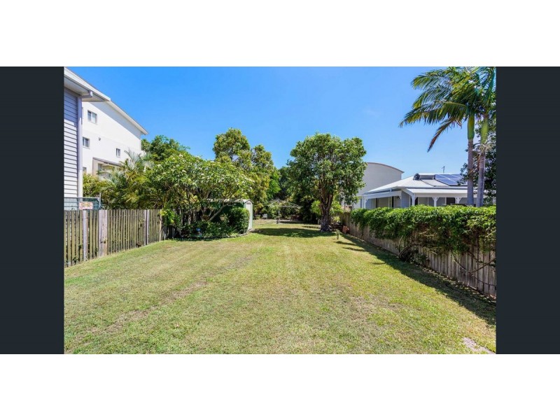 2/13 Annie Street, Woody Point QLD 4019
