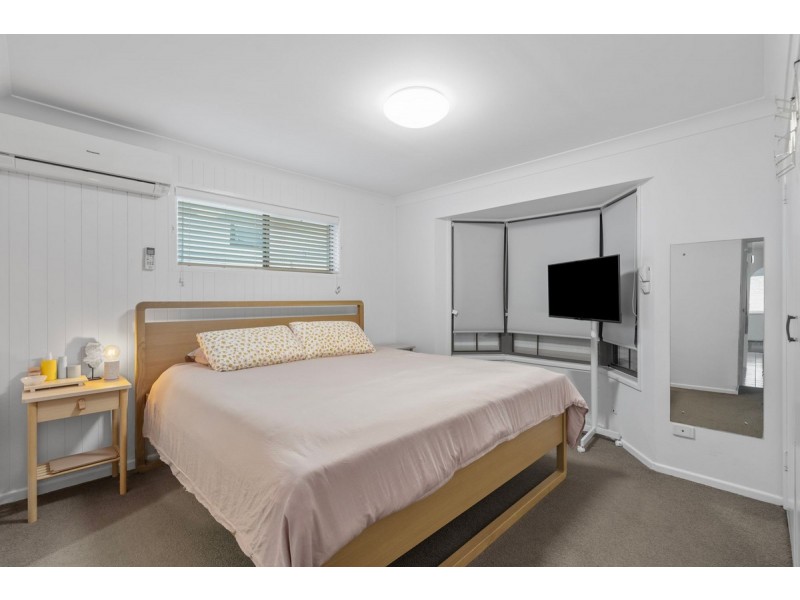 7 Beacon Crescent, Newport QLD 4020