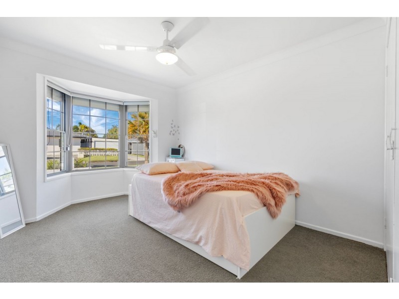 7 Beacon Crescent, Newport QLD 4020