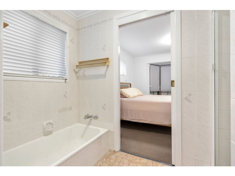 7 Beacon Crescent, Newport QLD 4020